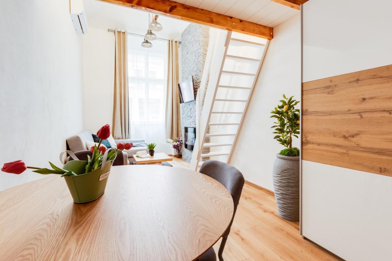 Dream Duplex On Riverside Prague Exterior photo